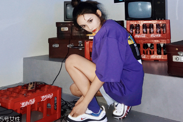 肤色黄适合穿紫色吗,肤色偏黄适合穿紫色吗