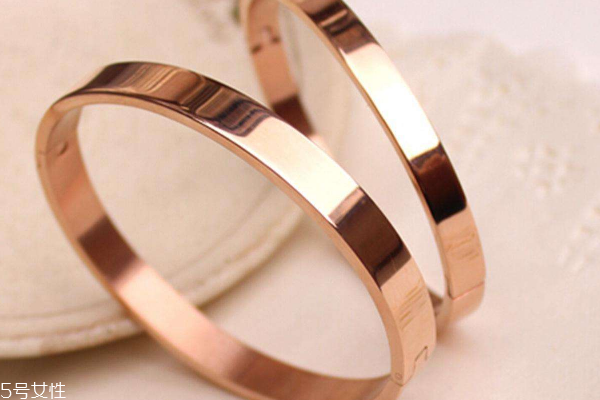 金手镯掉色是什么原因,玫瑰金项链掉色了怎么办