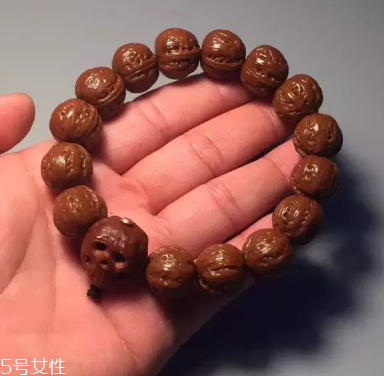 核桃手串盘玩步骤方法,核桃手串怎么盘玩效果最好