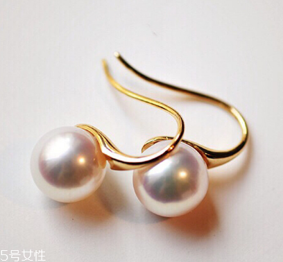 珍珠耳环简介,高档珍珠耳环