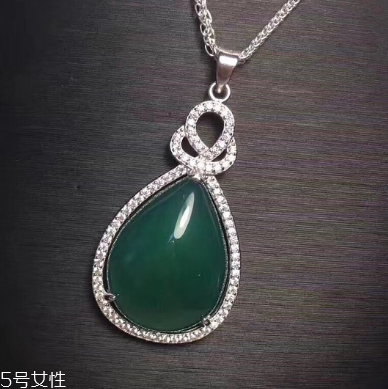 玉髓和玉哪个好哪个值钱,玉髓和玉的区别哪个贵