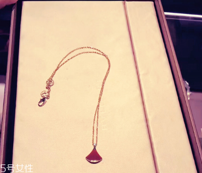 玉髓吊坠怎么辨别真假,假真玉髓吊坠比对图片