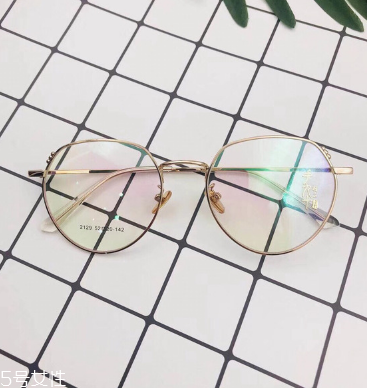 近视眼镜买什么样的好,各种近视眼镜的价格贵的就是好的吗