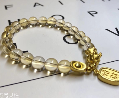 黄水晶手链戴在左手还是右手,黄水晶手链戴哪只手