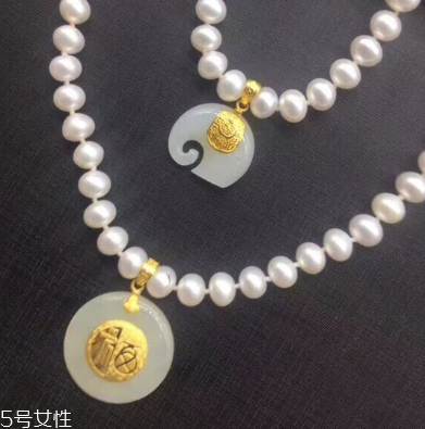 金镶玉吊坠值钱吗,金镶翡翠吊坠值钱吗