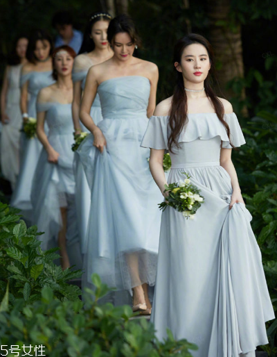 伴娘服后面的绑带怎么绑,伴娘礼服后背带子怎么绑