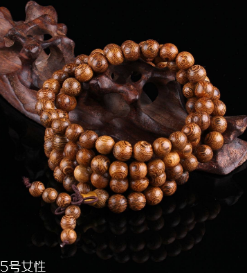 鸡翅木手串怎么盘玩,鸡翅木手串盘好什么颜色 鸡翅木手串怎么盘玩,鸡翅木手串盘好什么颜色