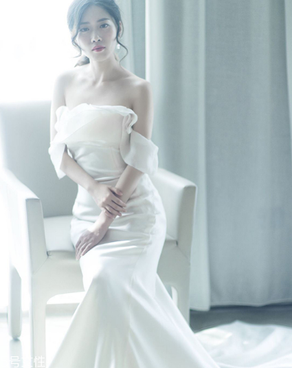 敬酒服颜色怎么选择,敬酒服一般选什么颜色