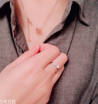 彩金戒指可以沾水吗,彩金戒指能不能沾水