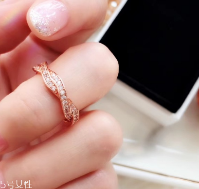 玫瑰金戒指可以碰水吗,金戒指能碰水吗