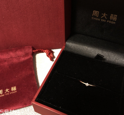 金戒指掉色是怎么回事,玫瑰金银饰项链会不会掉色