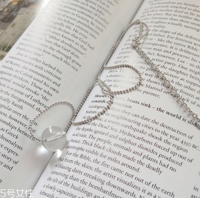 水晶项链值钱吗,水晶项链主要成分