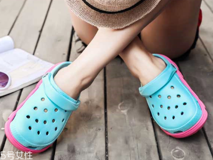 穿沙滩鞋能开车吗,什么鞋子不能开车