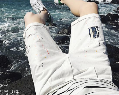 沙滩裤里面还要穿什么吗,穿沙滩裤要穿内裤的吗