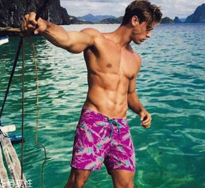 沙滩衣服搭配,沙滩服装搭配图片大全 沙滩衣服搭配,沙滩服装搭配图片大全