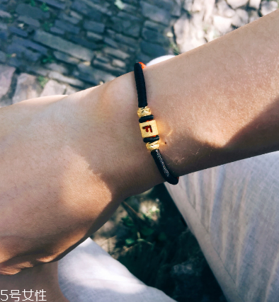 转运珠用红绳还是黑绳好,转运珠黑色绳好不好