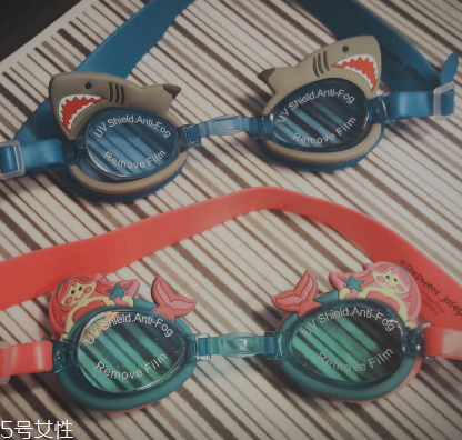 泳镜的度数一定要和眼镜的一样吗,如何挑选泳镜 泳镜的度数一定要和眼镜的一样吗,如何挑选泳镜