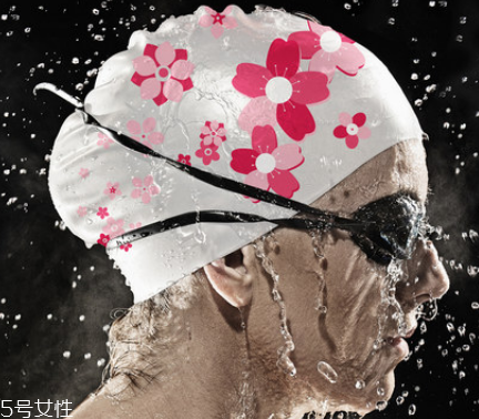 泳帽正确佩戴方法,泳帽怎么戴