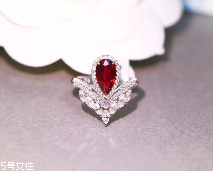 红宝石戒指代表什么意思,红宝石戒指代表什么