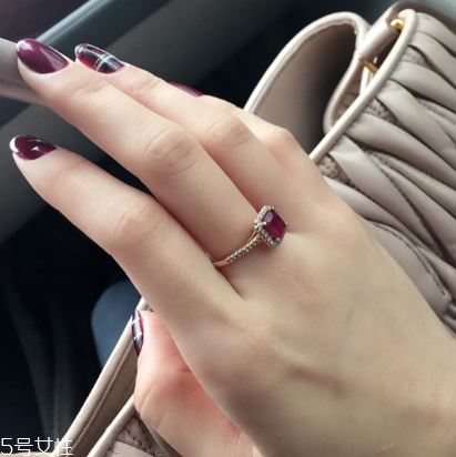 红宝石戒指贵吗,戒指上的红宝石值钱吗