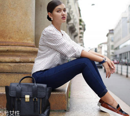 复古波点衬衫怎么搭配,复古波点衬衫