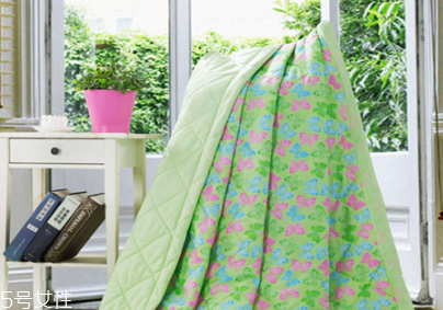 夏凉被如何清洗,夏凉被多久洗一次