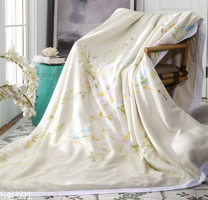 蚕丝被上面出现黄斑什么原因,蚕丝被为什么会发黄长斑 蚕丝被上面出现黄斑什么原因,蚕丝被为什么会发黄长斑