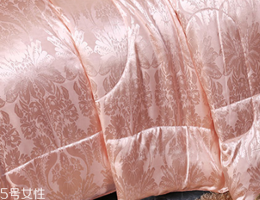 蚕丝被好坏怎么区分,蚕丝被的鉴别方法