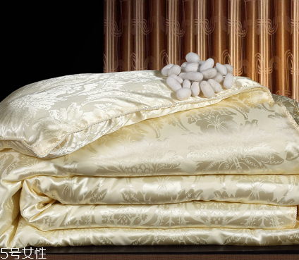 蚕丝被很重吗,蚕丝被为什么越来越重