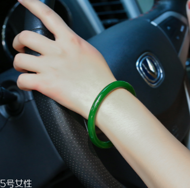 戴碧玉手镯有什么讲究,玉镯的佩戴禁忌