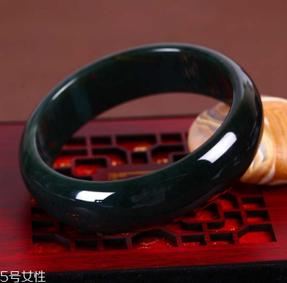 墨玉手镯的好处 墨玉的颜色要黑,墨玉手镯的好处 墨玉手镯的好处 墨玉的颜色要黑,墨玉手镯的好处