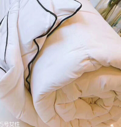 羽绒被漏羽毛严重,羽绒服漏绒毛