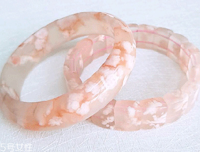 珊瑚玉手镯一般什么价位,珊瑚手镯值钱吗