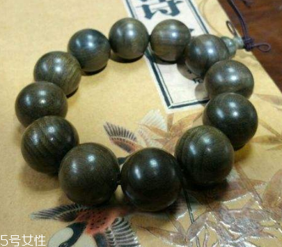乌木手串怎么盘玩,鉴别乌木手串的最好方法