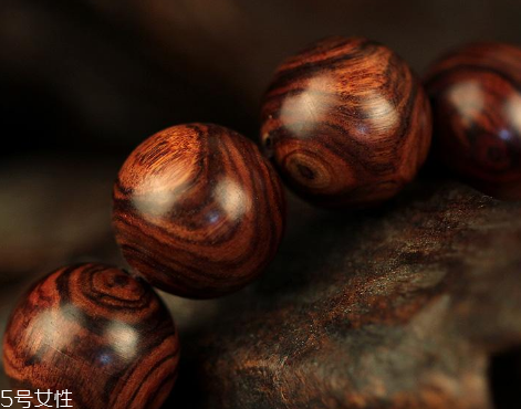 紫檀柳手串怎么盘,紫檀柳盘玩方法 紫檀柳手串怎么盘,紫檀柳盘玩方法