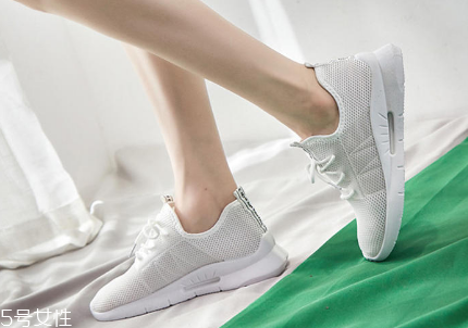 百搭休闲鞋或者运动鞋,百搭的运动鞋