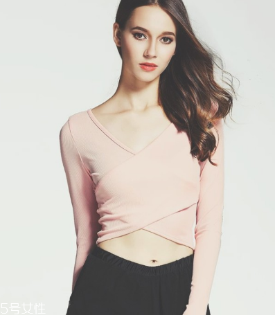 瑜伽服可以穿出去吗,瑜伽必须穿瑜伽服吗