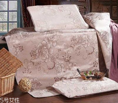 藤席和冰丝席哪个好,冰丝凉席和藤席哪个更好