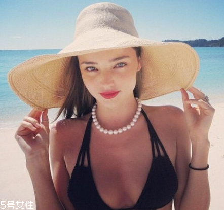 草帽破了顶,破草帽子没沿