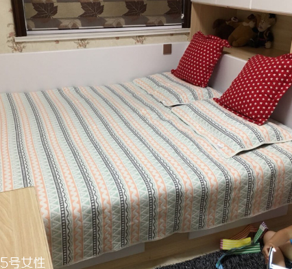 凉席什么材质好,草席和凉席的不同