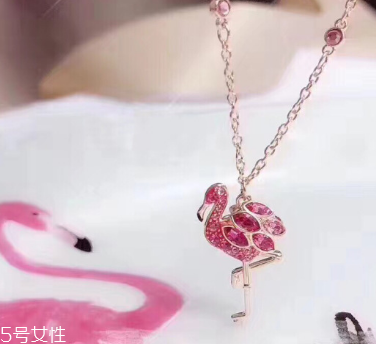 施华洛世奇比较火的项链,施华洛世奇的玫瑰金项链好吗