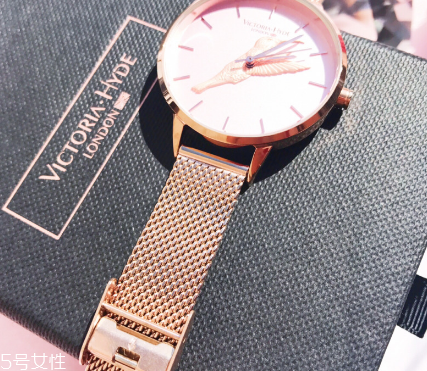 石英表和电子表哪个好一些,石英表和电子表哪个好看