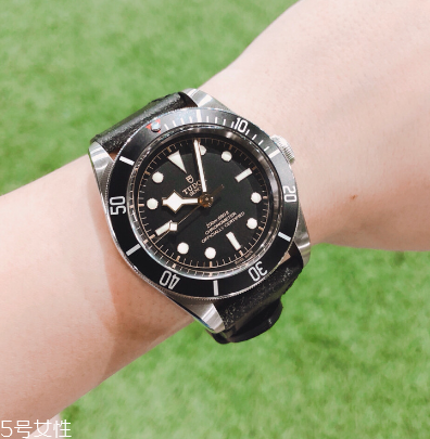 机械表和光动能表的区别,机械表和光动能表哪种好