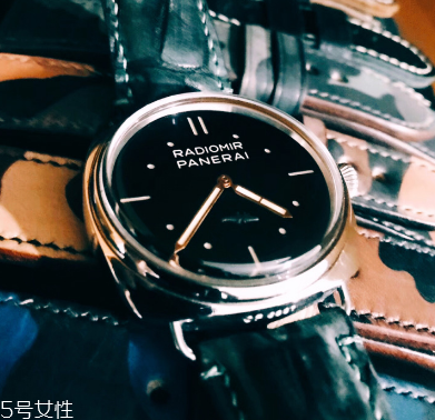 睡觉带机械表有没有影响,机械表能带着睡觉么