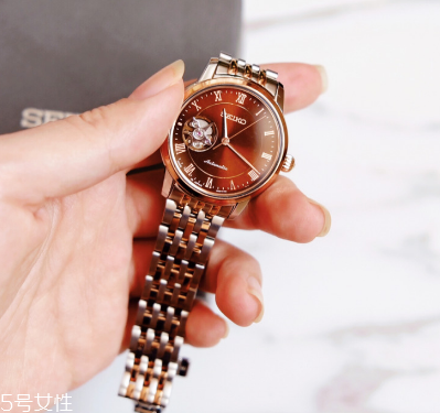 机械表为什么不能戴着洗澡,机械表可以戴着洗澡吗 机械表为什么不能戴着洗澡,机械表可以戴着洗澡吗