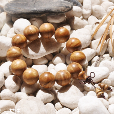 金丝楠木手串价值多少,一串金丝楠木手串正常价位是多少