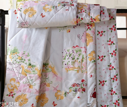 空调被如何清洗,被套上有血怎么清洗