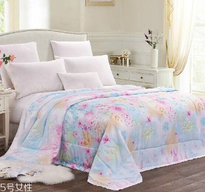 空调被里的填充物是什么,空调被里面的填充物都是什么材料