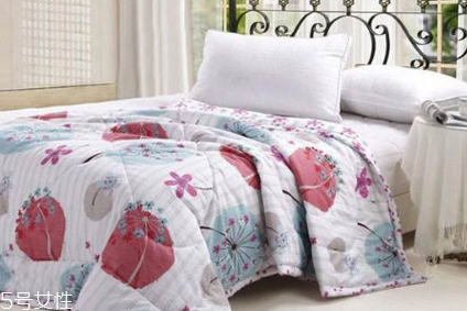 空调有异味是什么原因造成的,空调出现异味