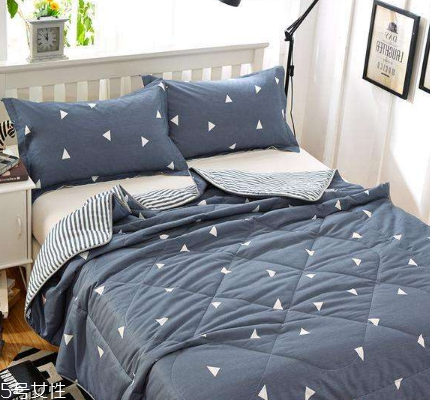 空调发黄了用什么清洗,空调外观黄了怎么清洗